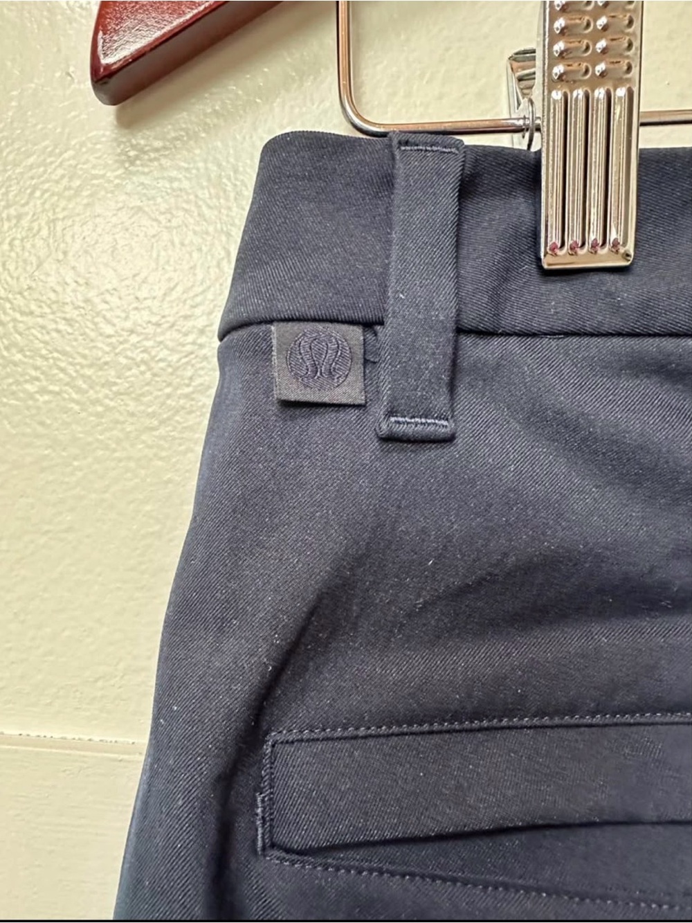Lululemon ABC classic fit warpstream short - size 28 -solar grey-7 inch - Picture 3 of 4